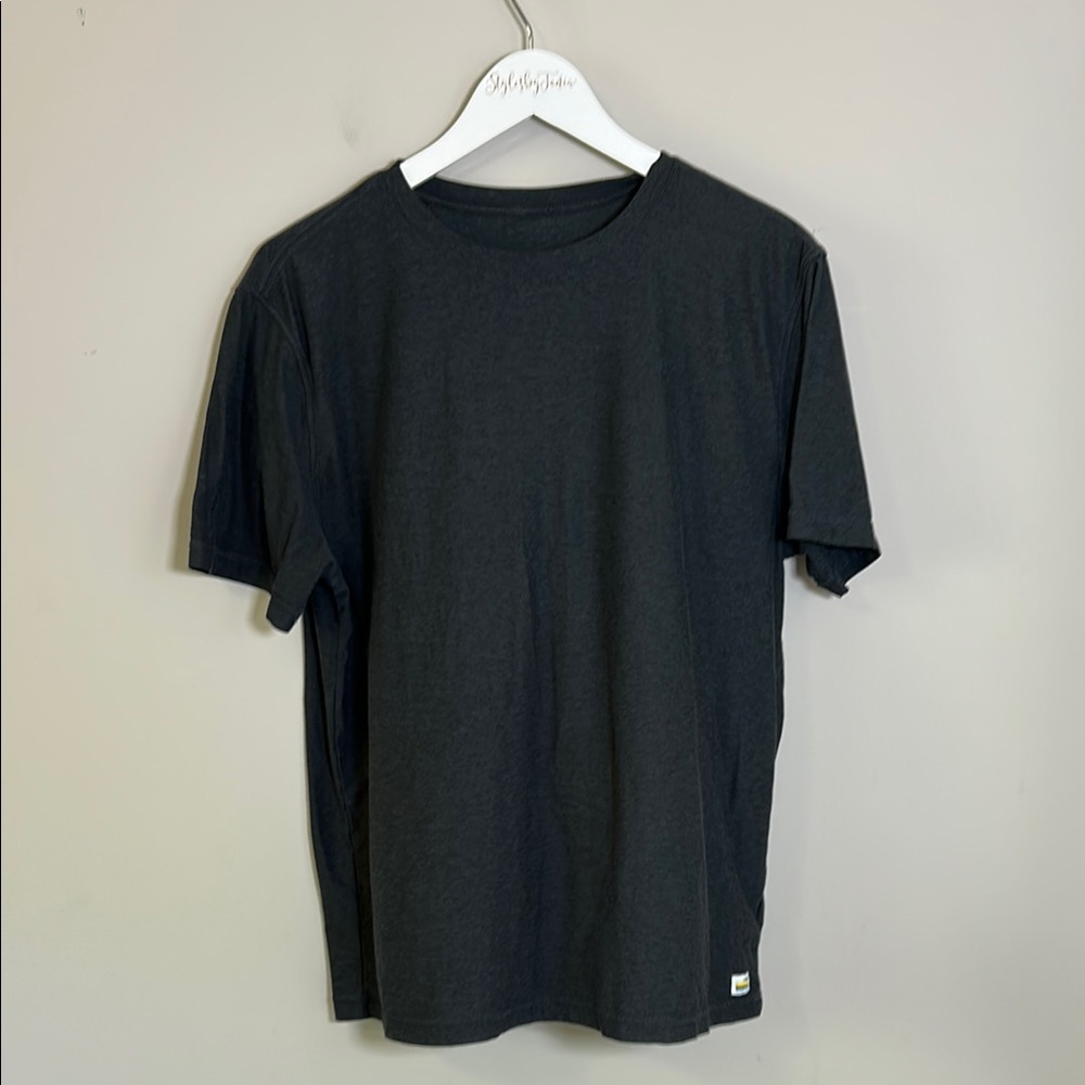 Vuori Strato Tech Tee Mens Charcoal Heather Grey Stretch Moisture Wicking Sz L